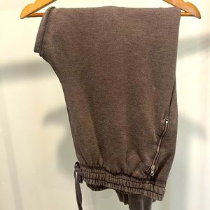 Aerie. XL. Grey sweatpants. Zipper pockets. Fair condition.